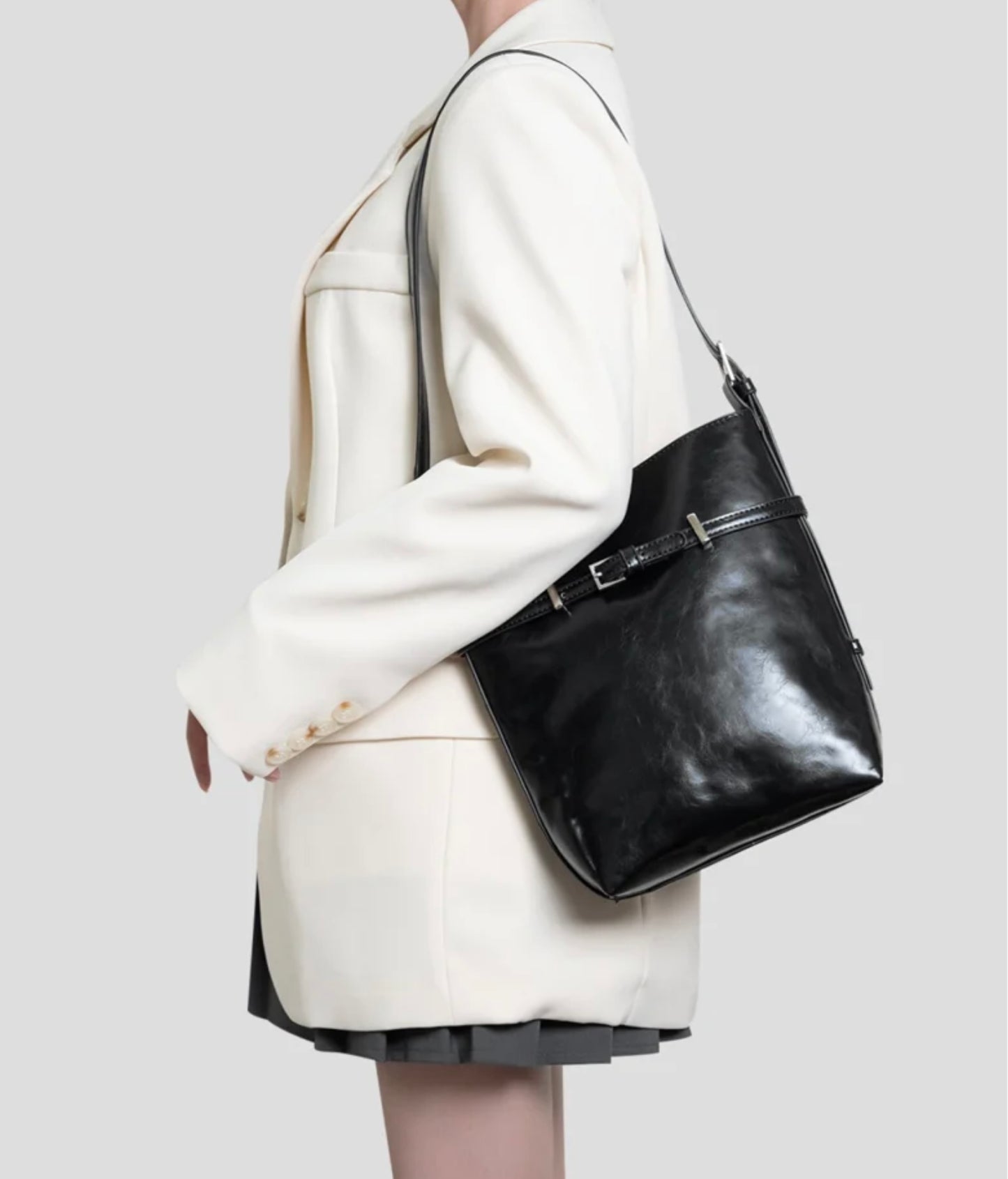 Minimalist Leather Shoulder Bag  Sleek & Functional