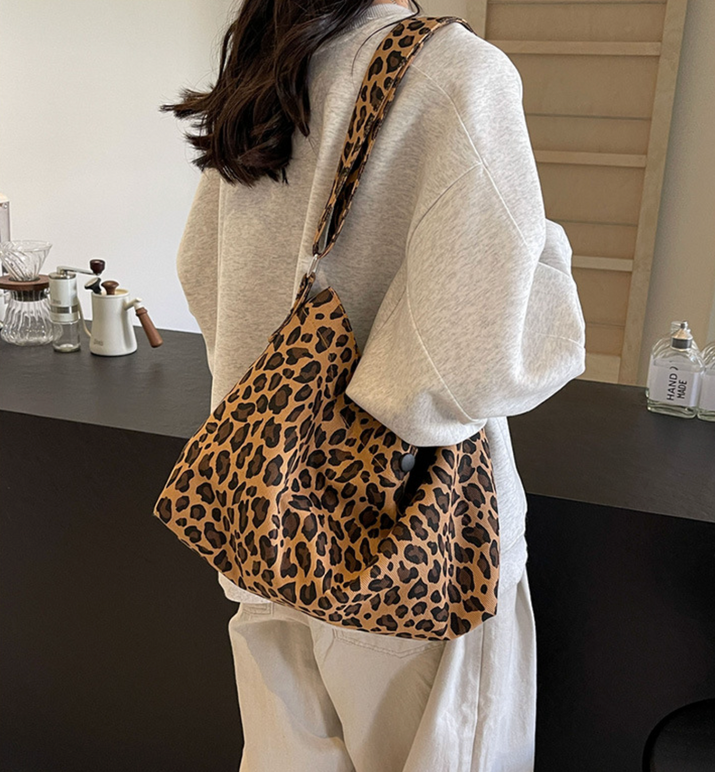 Chic Leopard Print Canvas Bag – Trendy 2024 Oversized Shoulder & Crossbody Tote