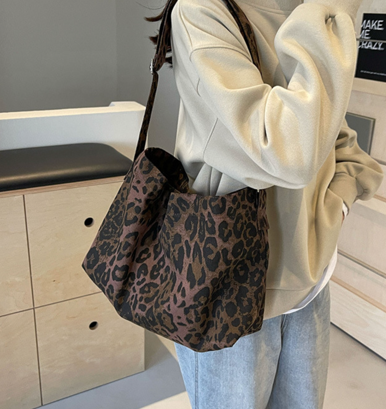 Chic Leopard Print Canvas Bag – Trendy 2024 Oversized Shoulder & Crossbody Tote