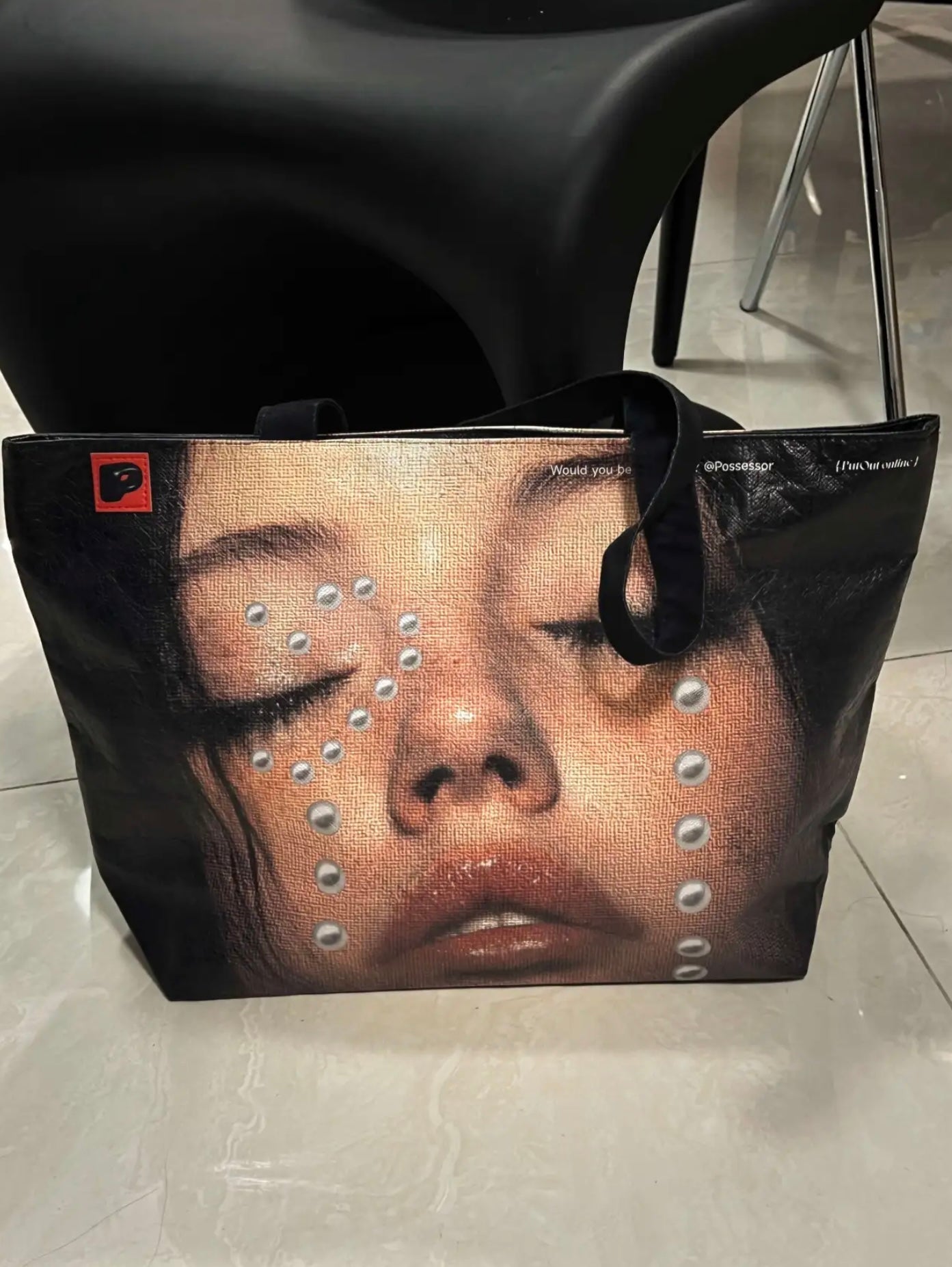 Avantgardistische Pearl Tears Tote – Ein mutiges und künstlerisches Statement-Stück