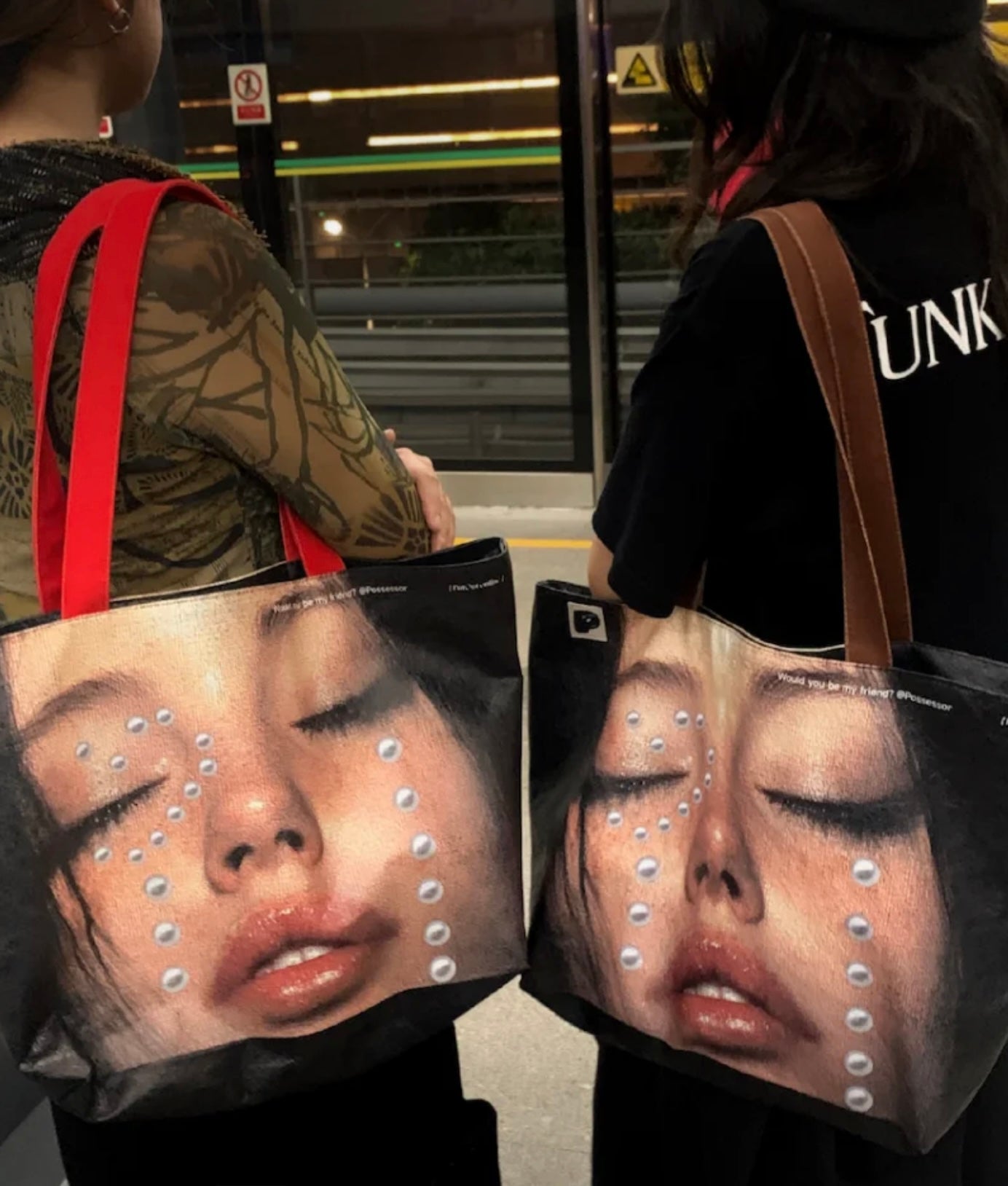 Avantgardistische Pearl Tears Tote – Ein mutiges und künstlerisches Statement-Stück